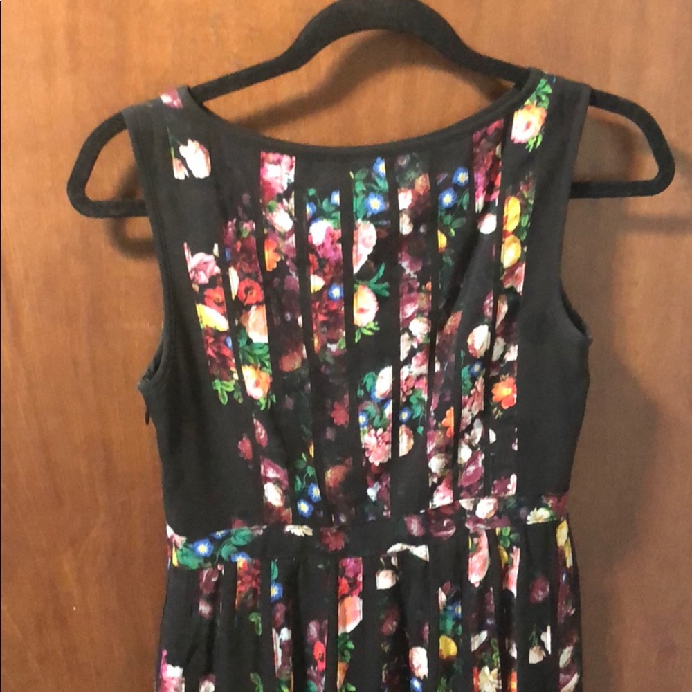 Floral sleeveless dress